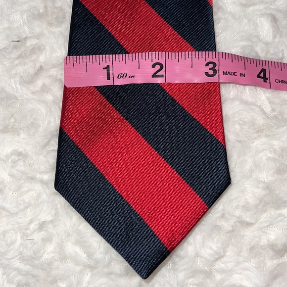 JOHNATHAN LAKE TRADITIONAL DISTINCTION TIE! 100% Silk. The perfect Power Tie. - Picture 7 of 7